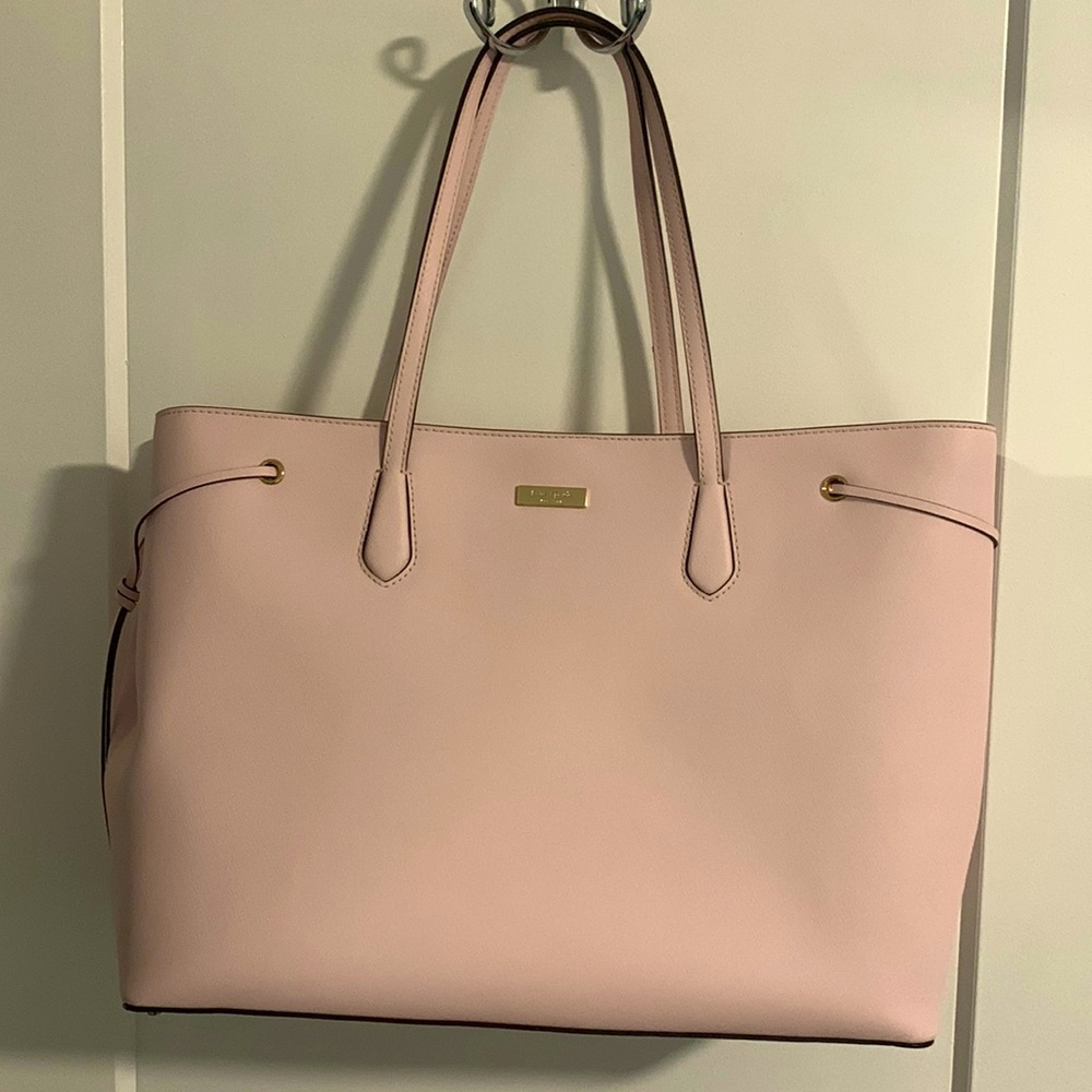 Women tote